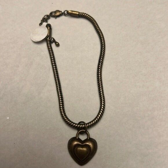 Handcrafted antique gold tone heart bracelet with built in extender. - Picture 1 of 2